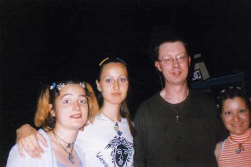 :-) Three Little Rave Girls + PAUL EDGE :-) 19.may.2000
